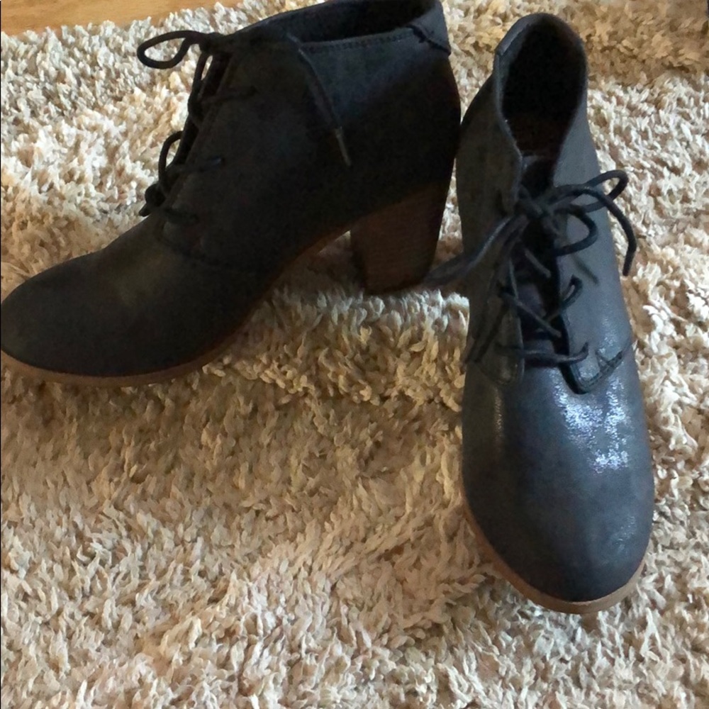 Women’s toms boots!
